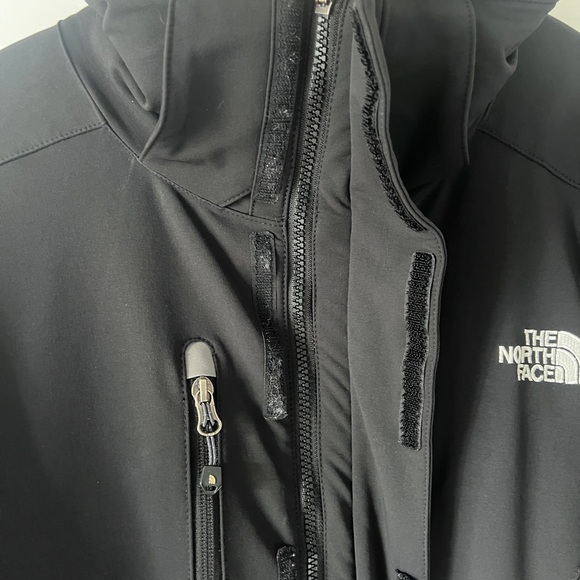 The North Face Men's Black Performance Jacket - Picture 4 of 12